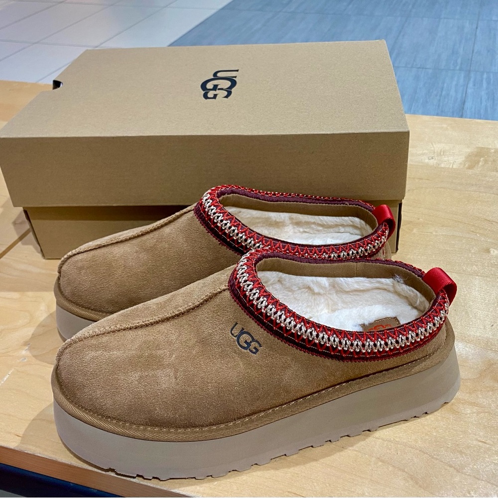 BNIB UGG Women's Tazz Slippers (size 9)